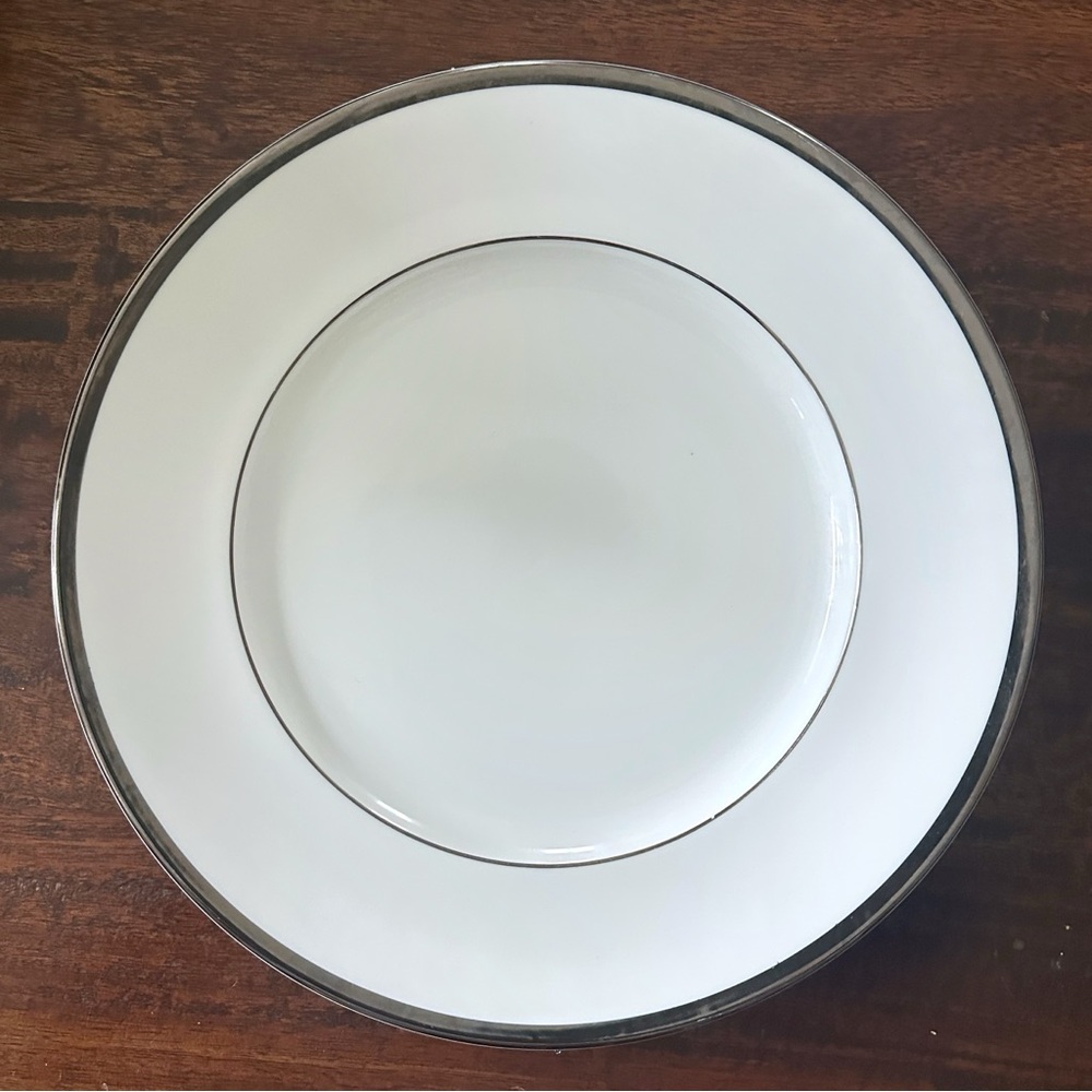Williams Sonoma Elegant Brassiere White Platinum Trim Chop/Platter 12" Plate